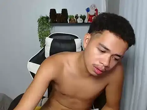 curlyasian_njxx webcam