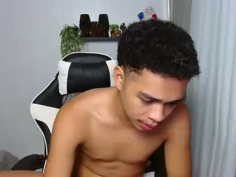 curlyasian_njxx webcam