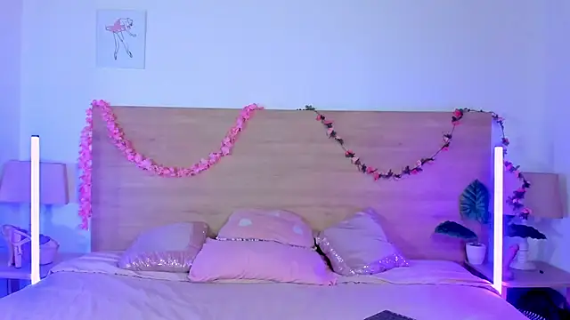 LaraRous webcam