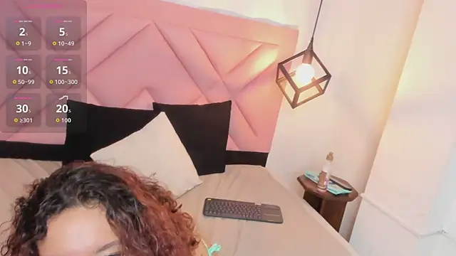 curly_babe webcam