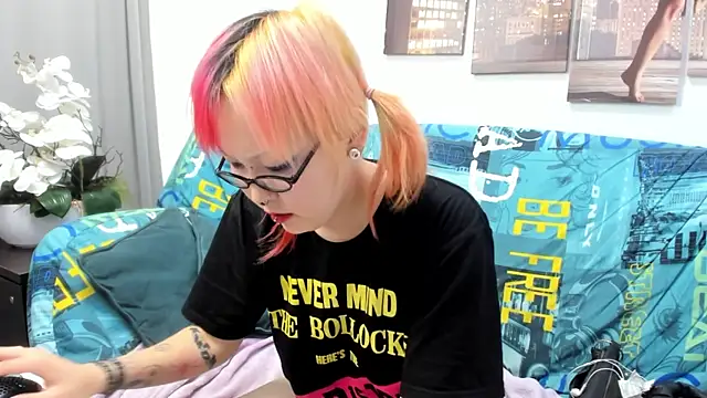 Cute__Kiko live cam on StripChat