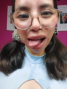 valentina_swallow webcam