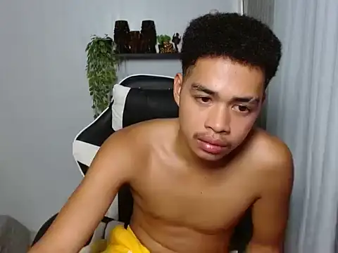 curlyasian_njxx webcam