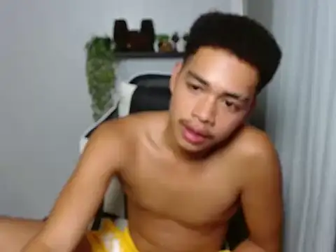 curlyasian_njxx webcam