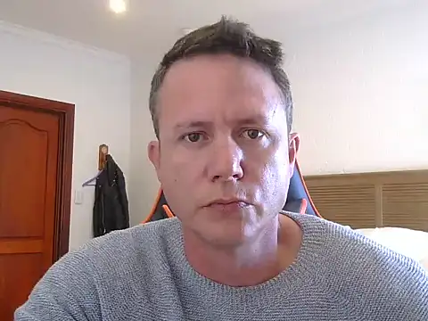 TroyDieselXXX live cam on StripChat