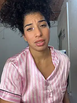 Miily_0 live cam on StripChat
