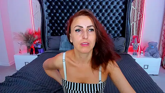 Rebecca_Diamond live cam on StripChat