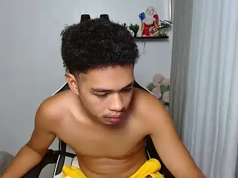 curlyasian_njxx