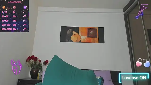 GoldenLunaa webcam