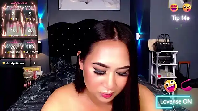 HOTTESTCANDYTS live cam on StripChat