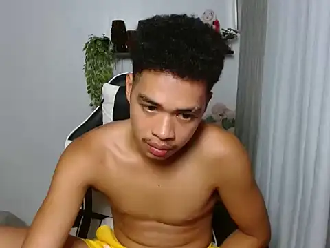 curlyasian_njxx live cam on StripChat