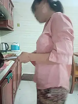 Linda-yiyi live cam on StripChat