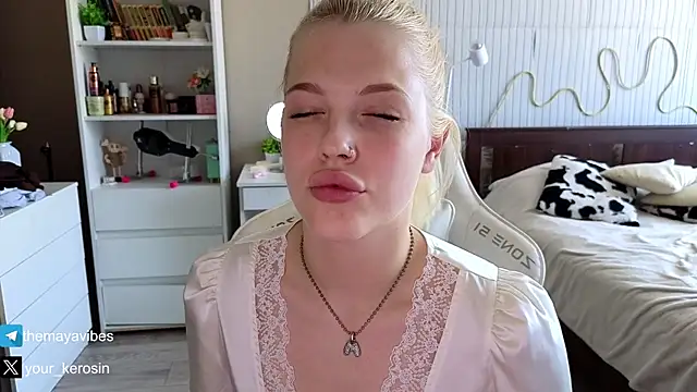 Maya_Rave webcam