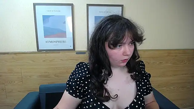 NeonilaLisova webcam