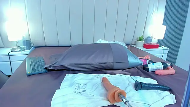 leela_ray webcam