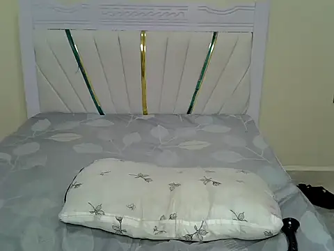 Petiteblossom live cam on StripChat