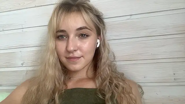 LilEvi Live Web Cam Show