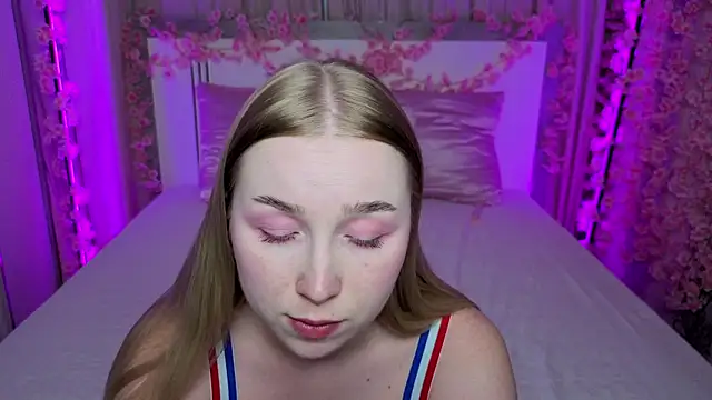 LilyStarlight webcam
