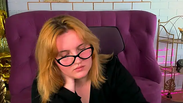 KathyBriggs live cam on StripChat