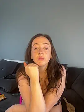 BrunetteBarbieXx_ webcam
