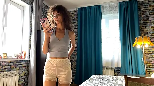 CurlyWinx webcam