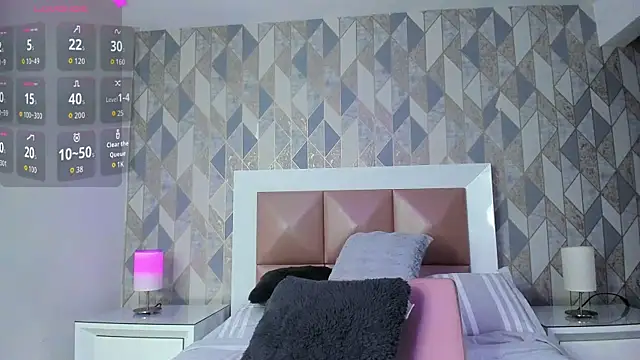 TyraKayne webcam