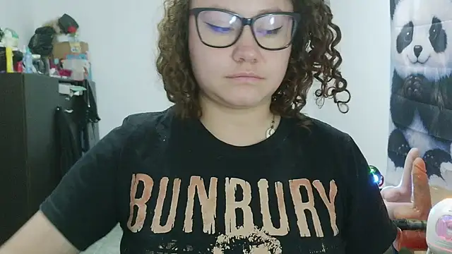 curly_greeneyed webcam