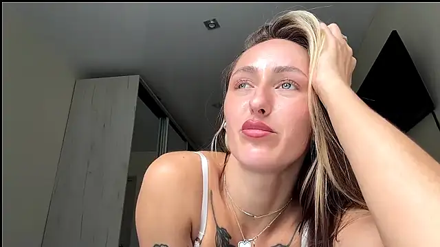 LuciaJess webcam