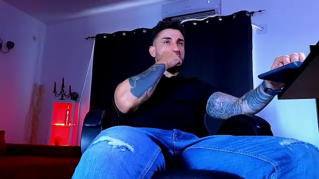 MightyAaron66 Live Web Cam Show