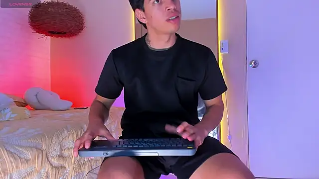 Benjamin_More Live Web Cam Show