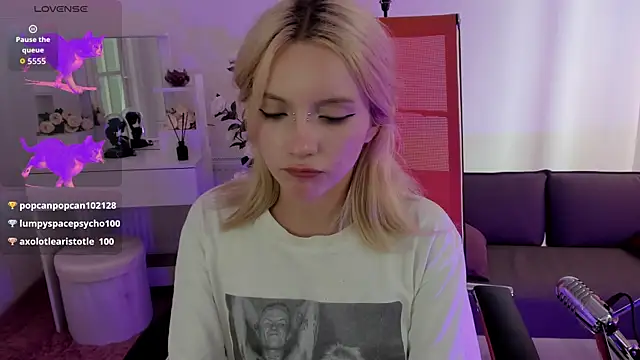 AuroraWrenfield live cam on StripChat