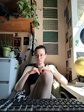 Shy_Bamby live cam on StripChat