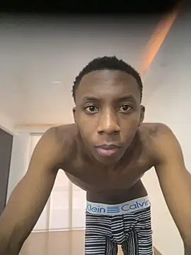 milo018 Live Web Cam Show