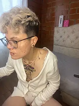 Megan-c live cam on StripChat