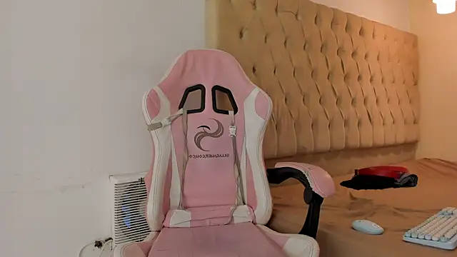Supreme_Badboy webcam