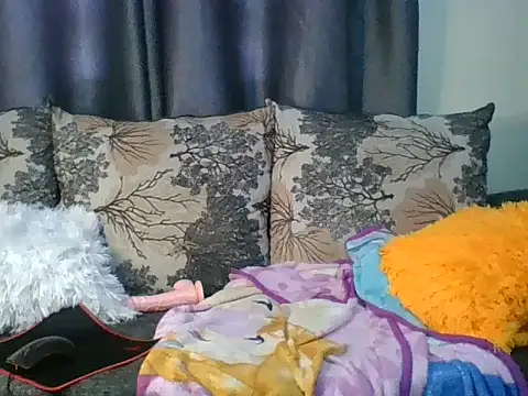 CreamyQueen254 webcam