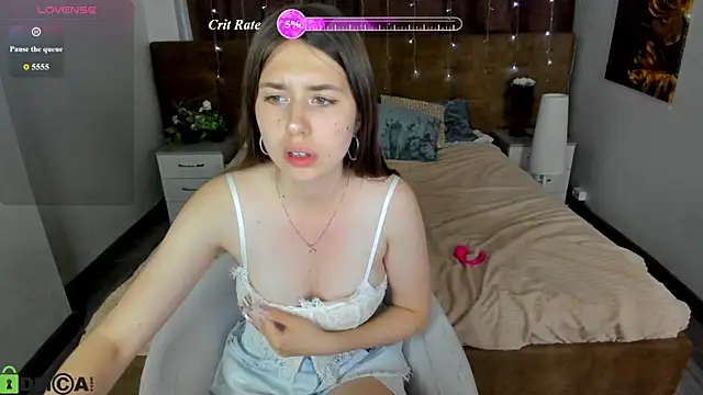 Elly_B1oom webcam