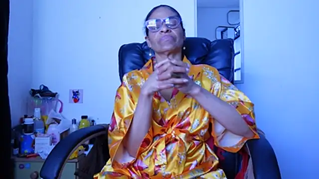 Aries_Mature webcam
