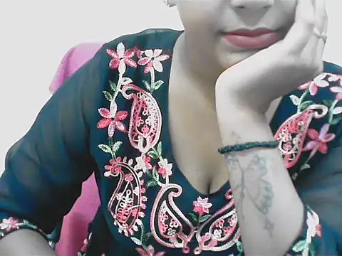 LovingPihu webcam