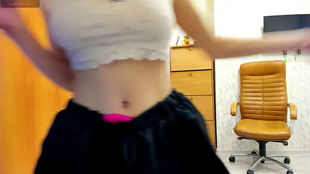 ErlinaBuoy live cam on StripChat