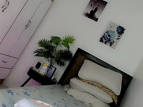 Miss_twinny21 webcam