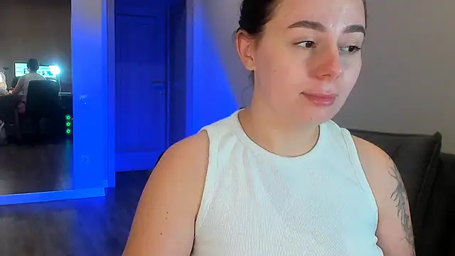 Di_na_Bell webcam