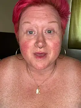 BustyRedxx webcam