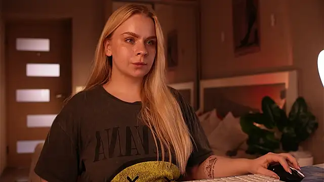 LisaLove3 webcam