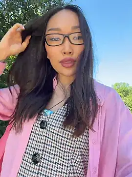 trytomakememoam (F young) - PULLING NIPPLES
