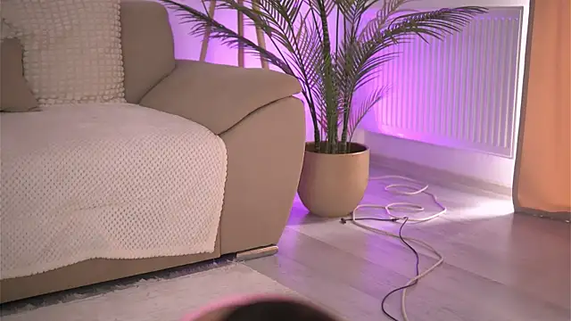 Deborahlowe live cam