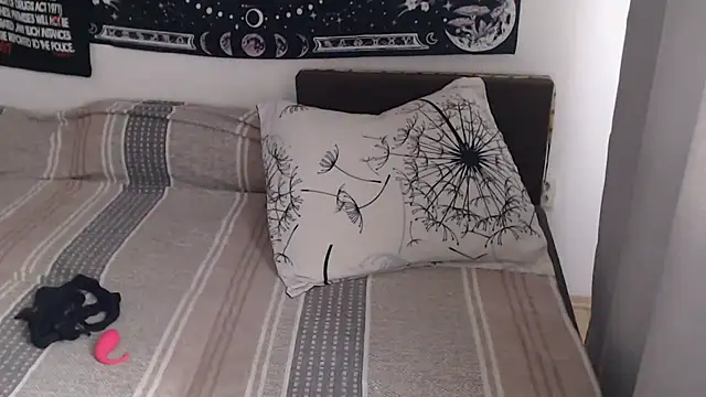 Alienfortwenty live cam