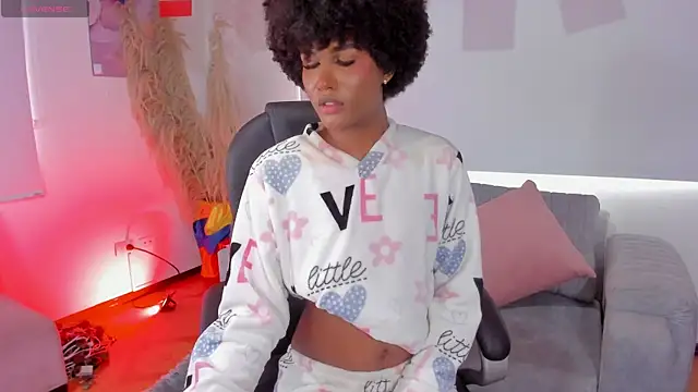 NaomiSaenz_ webcam