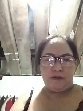 Naaya8109 live cam
