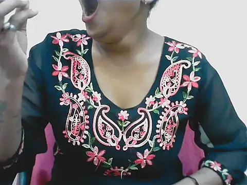 LovingPihu webcam